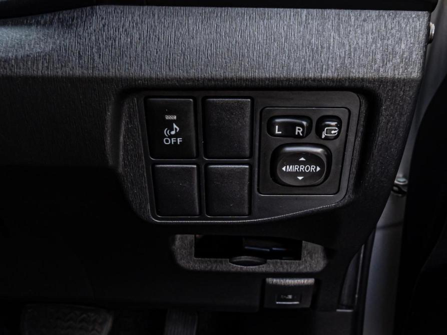 Toyota Prius III Рестайлинг (XW30) Краснодар  - изображение 15
