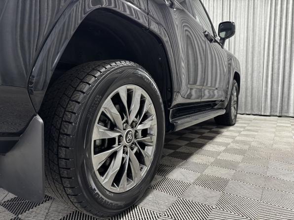 Toyota Land Cruiser 300 Series с пробегом 2022 года, цена 10 370 000 рублей, 64826 км, внедорожник, Автокод Объявления