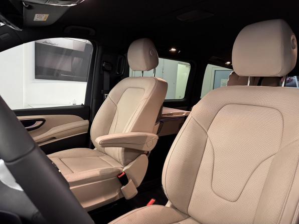 Mercedes-Benz V-Класс III (W447) Рестайлинг 2 с пробегом 2025 года, цена 18 000 000 рублей, 30 км, минивэн, Автокод Объявления