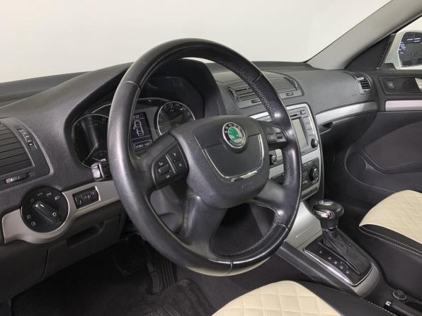 Skoda Octavia II (A5) Рестайлинг с пробегом 2011 года, цена 970 000 рублей, 123000 км, лифтбек, Автокод Объявления
