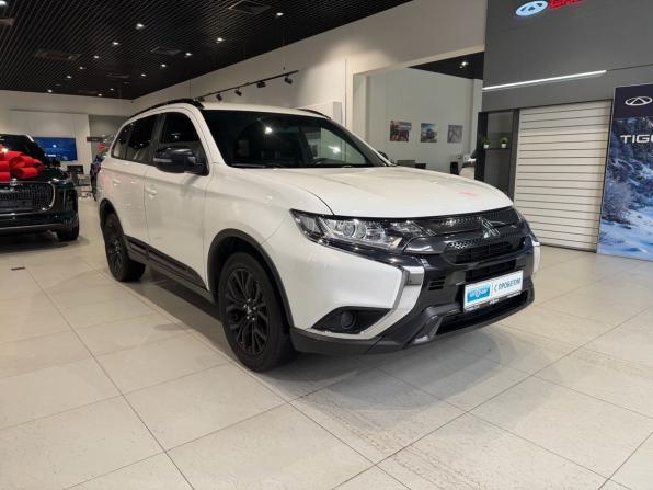 Mitsubishi Outlander III Рестайлинг 3 с пробегом 2021 года, цена 2 545 000 рублей, 81000 км, внедорожник, Автокод Объявления