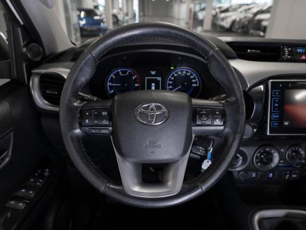 Toyota Hilux VIII с пробегом 2017 года, цена 3 200 000 рублей, 115284 км, пикап, Автокод Объявления