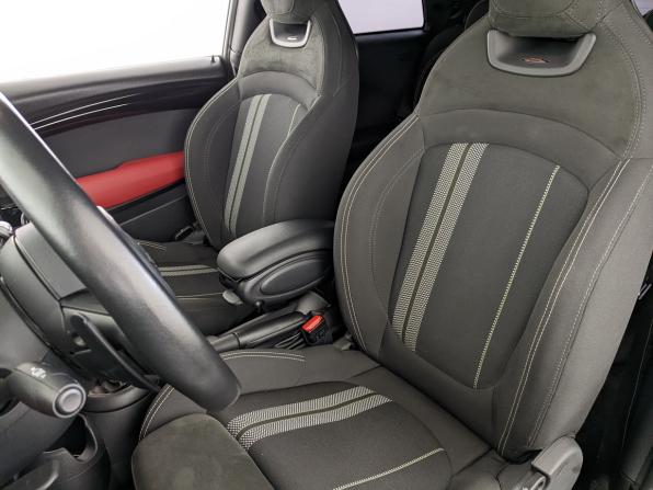 Mini Hatch III (F55/F56) Рестайлинг с пробегом 2020 года, цена 2 990 000 рублей, 84800 км, хэтчбек, Автокод Объявления