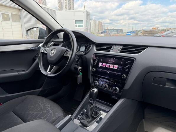Skoda Octavia III (A7) Рестайлинг с пробегом 2018 года, цена 1 735 000 рублей, 121000 км, лифтбек, Автокод Объявления
