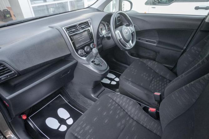 Toyota Ractis II с пробегом 2015 года, цена 1 025 000 рублей, 69800 км, хэтчбек, Автокод Объявления