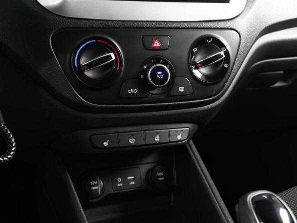 Hyundai Solaris II с пробегом 2018 года, цена 1 379 000 рублей, 166451 км, седан, Автокод Объявления
