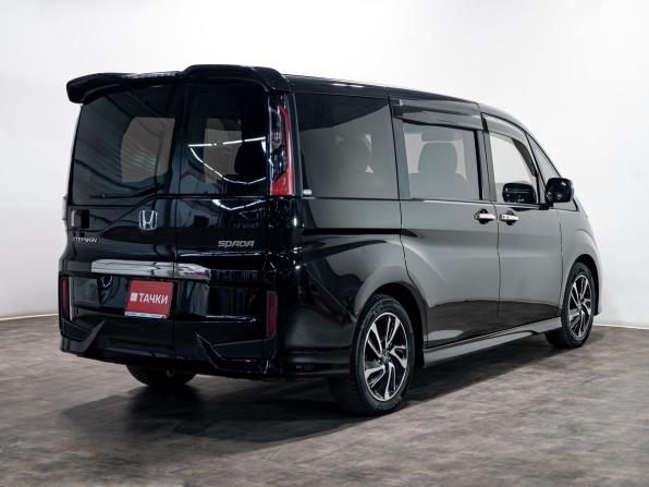 Honda Stepwgn V с пробегом 2017 года, цена 1 880 000 рублей, 110000 км, минивэн, Автокод Объявления