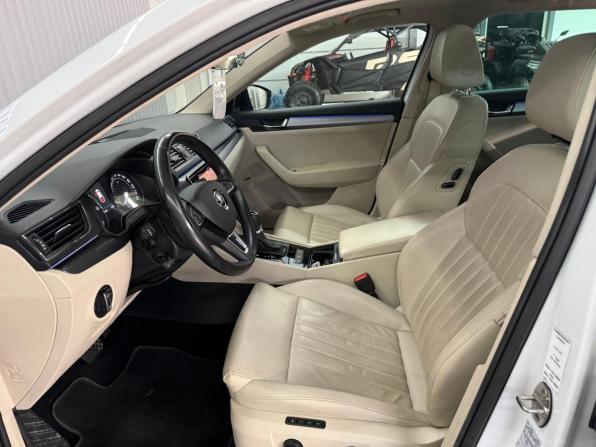 Skoda Superb III с пробегом 2018 года, цена 1 997 000 рублей, 235000 км, универсал, Автокод Объявления