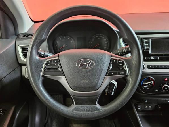 Hyundai Solaris II с пробегом 2017 года, цена 1 050 000 рублей, 131298 км, седан, Автокод Объявления