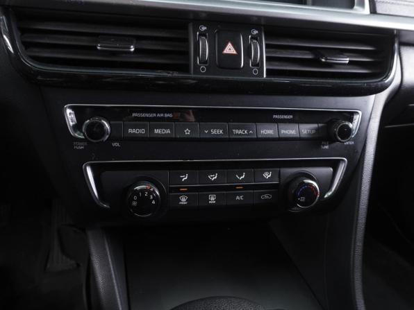 Kia Optima IV Рестайлинг с пробегом 2019 года, цена 1 699 000 рублей, 121212 км, седан, Автокод Объявления