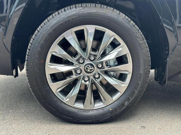 Toyota Land Cruiser 300 Series с пробегом 2026 года, цена 15 600 000 рублей, 16 км, внедорожник, Автокод Объявления
