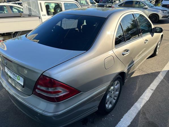 Mercedes-Benz C-Класс II (W203) Рестайлинг с пробегом 2006 года, цена 549 000 рублей, 335184 км, седан, Автокод Объявления