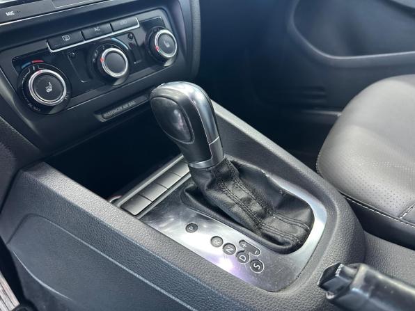 Volkswagen Jetta VI с пробегом 2011 года, цена 1 040 000 рублей, 240000 км, седан, Автокод Объявления