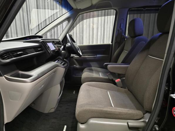 Honda Stepwgn V с пробегом 2016 года, цена 1 620 000 рублей, 120000 км, минивэн, Автокод Объявления