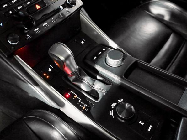 Lexus IS III с пробегом 2013 года, цена 2 000 000 рублей, 259133 км, седан, Автокод Объявления