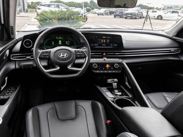 Hyundai Elantra VII (CN7) Рестайлинг с пробегом 2024 года, цена 2 245 000 рублей, 23070 км, седан, Автокод Объявления
