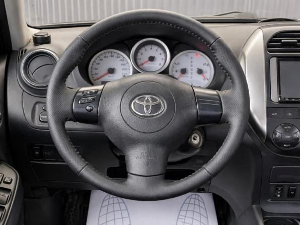 Toyota RAV4 II (XA20) Рестайлинг с пробегом 2005 года, цена 857 000 рублей, 303533 км, внедорожник, Автокод Объявления