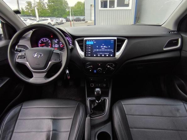 Hyundai Solaris II с пробегом 2017 года, цена 897 000 рублей, 228820 км, седан, Автокод Объявления