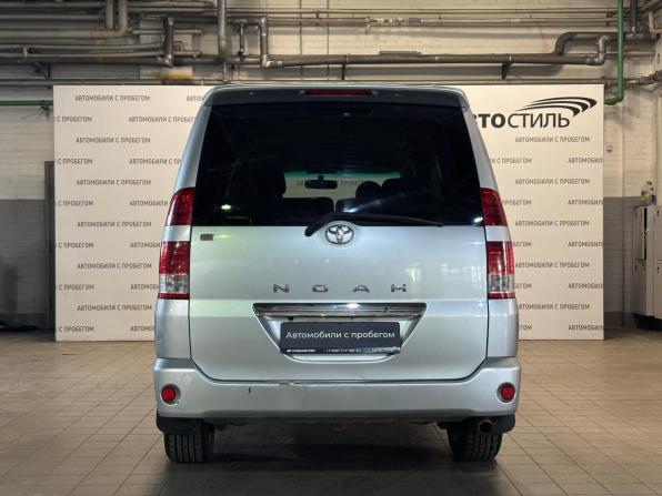 Toyota Noah I (R60) с пробегом 2005 года, цена 649 000 рублей, 335062 км, минивэн, Автокод Объявления