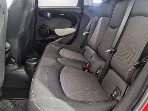 Mini Hatch III (F55/F56) Рестайлинг с пробегом 2019 года, цена 1 500 000 рублей, 150950 км, хэтчбек, Автокод Объявления