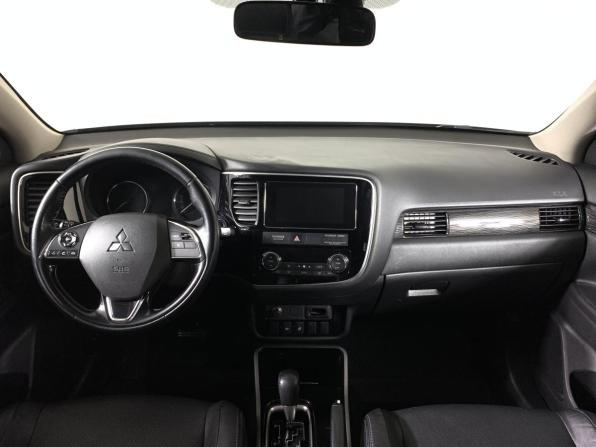 Mitsubishi Outlander III Рестайлинг 2 с пробегом 2018 года, цена 1 699 000 рублей, 206111 км, внедорожник, Автокод Объявления