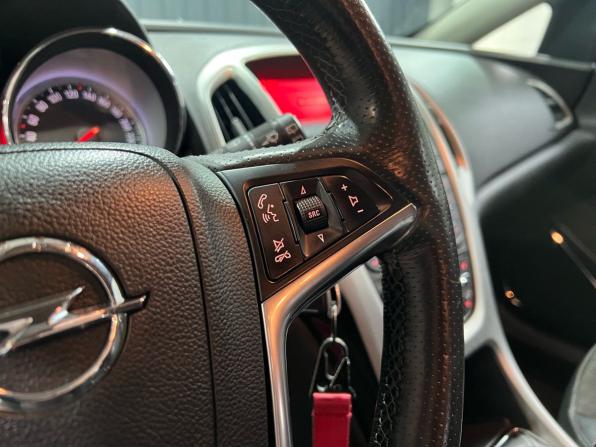 Opel Astra J Рестайлинг с пробегом 2012 года, цена 779 900 рублей, 180000 км, хэтчбек, Автокод Объявления