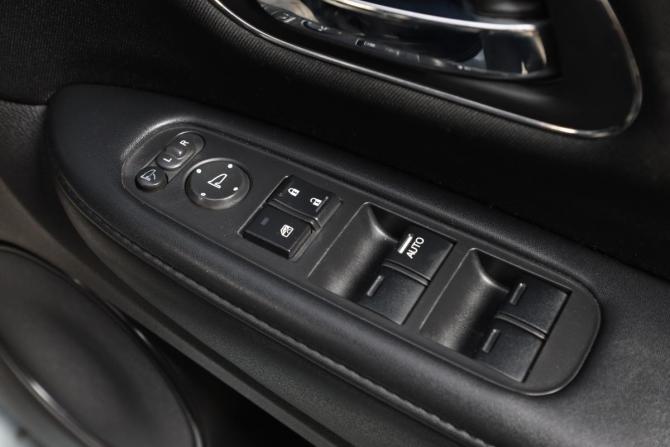 Honda Vezel I с пробегом 2015 года, цена 1 799 000 рублей, 141451 км, внедорожник, Автокод Объявления