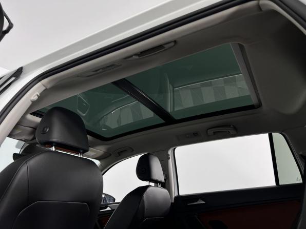 Volkswagen Tiguan II с пробегом 2018 года, цена 2 459 000 рублей, 71133 км, внедорожник, Автокод Объявления