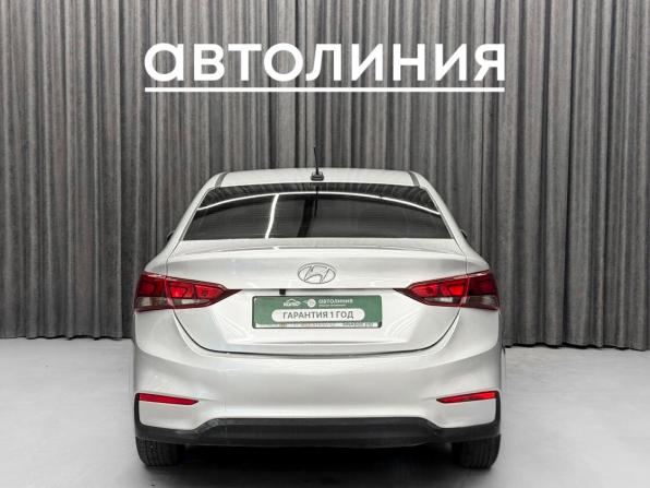 Hyundai Solaris II с пробегом 2019 года, цена 960 000 рублей, 154700 км, седан, Автокод Объявления