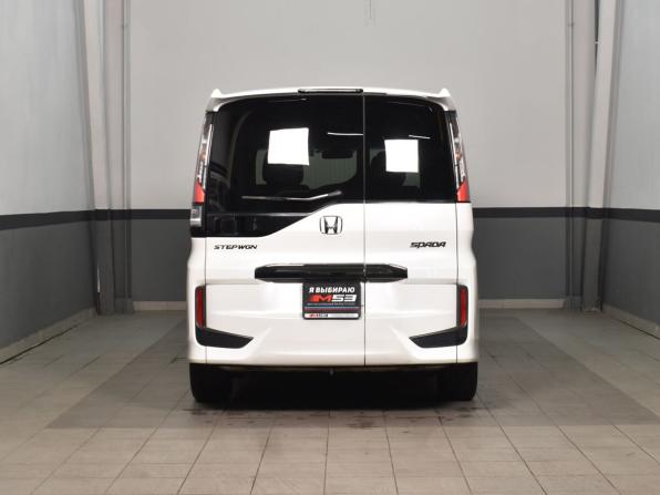 Honda Stepwgn V Рестайлинг с пробегом 2017 года, цена 2 275 995 рублей, 121736 км, минивэн, Автокод Объявления