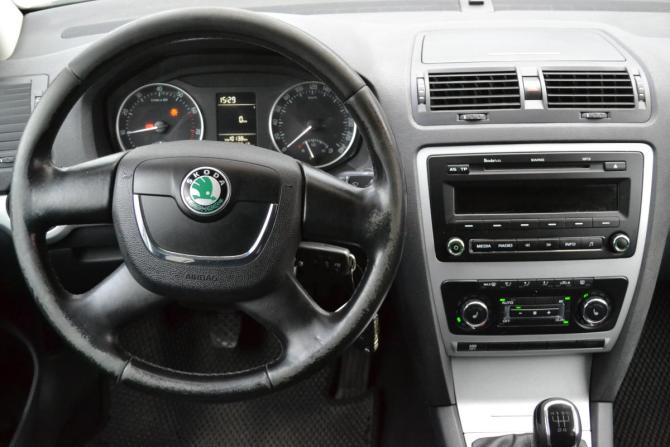 Skoda Octavia II (A5) Рестайлинг с пробегом 2012 года, цена 880 000 рублей, 209511 км, лифтбек, Автокод Объявления