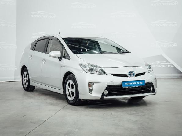 Toyota Prius III Рестайлинг (XW30) с пробегом 2014 года, цена 1 210 000 рублей, 199625 км, лифтбек, Автокод Объявления