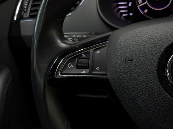 Skoda Octavia III (A7) Рестайлинг с пробегом 2019 года, цена 2 210 000 рублей, 65479 км, лифтбек, Автокод Объявления