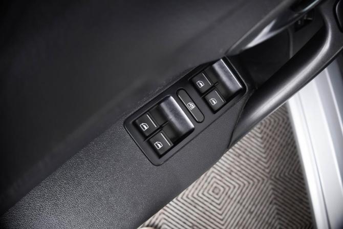 Volkswagen Polo V Рестайлинг с пробегом 2017 года, цена 1 399 000 рублей, 283540 км, седан, Автокод Объявления