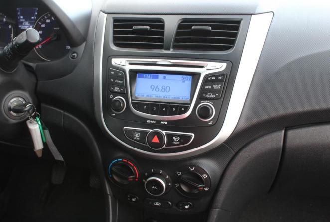 Hyundai Solaris I с пробегом 2012 года, цена 650 000 рублей, 209019 км, хэтчбек, Автокод Объявления