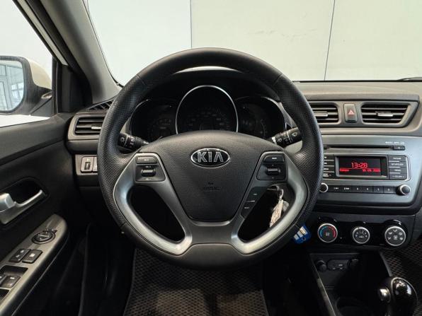 Kia Rio III Рестайлинг с пробегом 2015 года, цена 1 090 000 рублей, 168077 км, седан, Автокод Объявления