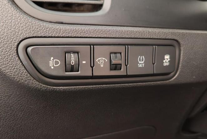 Kia Rio IV с пробегом 2018 года, цена 1 060 000 рублей, 205800 км, хэтчбек, Автокод Объявления