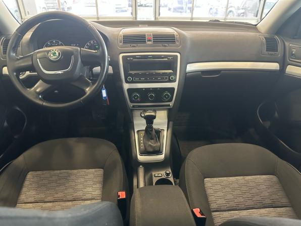 Skoda Octavia II (A5) Рестайлинг с пробегом 2011 года, цена 735 000 рублей, 183490 км, лифтбек, Автокод Объявления