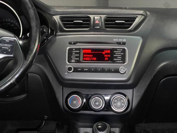 Kia Rio III Рестайлинг с пробегом 2016 года, цена 999 000 рублей, 179519 км, седан, Автокод Объявления