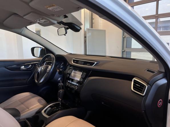 Nissan Qashqai II с пробегом 2016 года, цена 2 045 000 рублей, 27673 км, внедорожник, Автокод Объявления