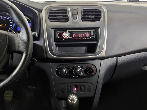 Renault Logan II с пробегом 2017 года, цена 370 000 рублей, 342665 км, седан, Автокод Объявления