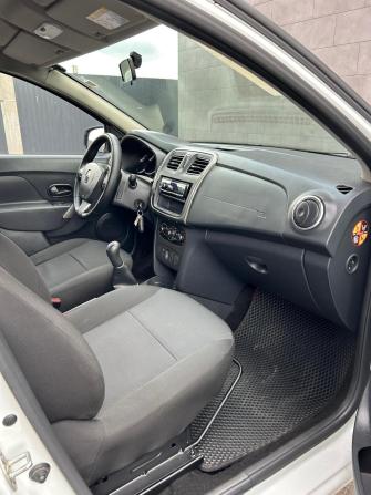 Renault Sandero II с пробегом 2018 года, цена 890 000 рублей, 63213 км, хэтчбек, Автокод Объявления