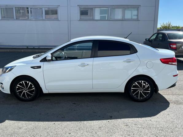 Kia Rio III Рестайлинг с пробегом 2016 года, цена 1 090 000 рублей, 97905 км, седан, Автокод Объявления