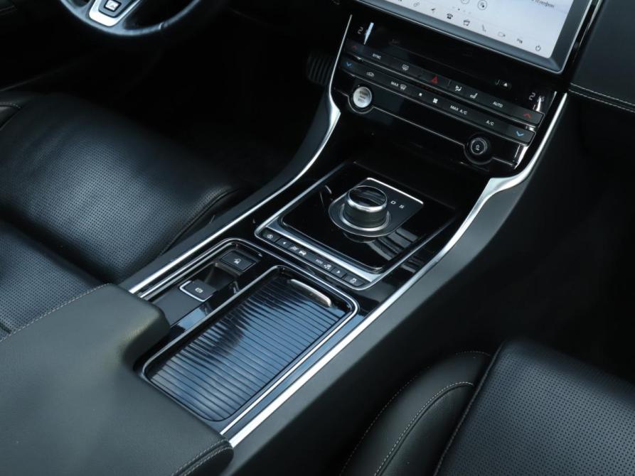 Jaguar XE I Москва  - изображение 16