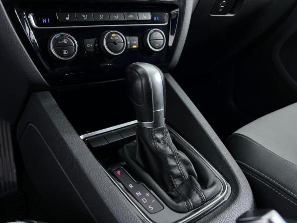 Volkswagen Jetta VI Рестайлинг с пробегом 2015 года, цена 1 230 000 рублей, 183258 км, седан, Автокод Объявления