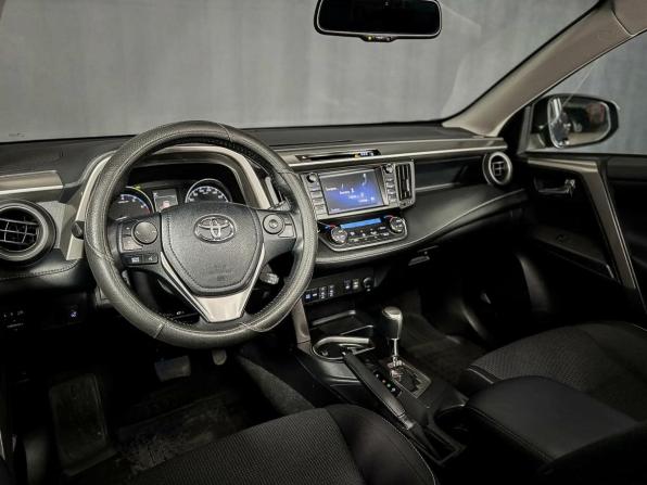 Toyota RAV4 IV (XA40) Рестайлинг с пробегом 2017 года, цена 2 230 000 рублей, 127516 км, внедорожник, Автокод Объявления