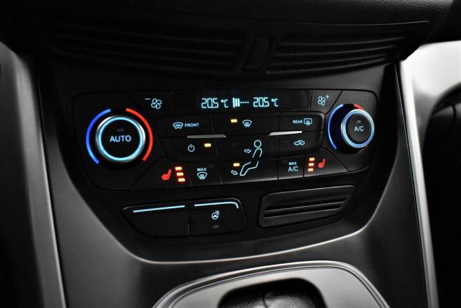 Ford Kuga II Рестайлинг с пробегом 2018 года, цена 1 675 000 рублей, 140486 км, внедорожник, Автокод Объявления