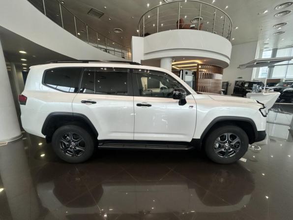 Toyota Land Cruiser 300 Series с пробегом 2022 года, цена 10 979 000 рублей, 51016 км, внедорожник, Автокод Объявления