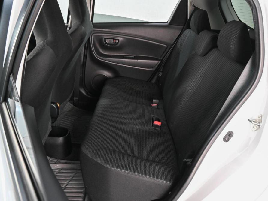 Toyota Vitz III (XP130) Рестайлинг 2 Ростов-на-Дону  - изображение 7
