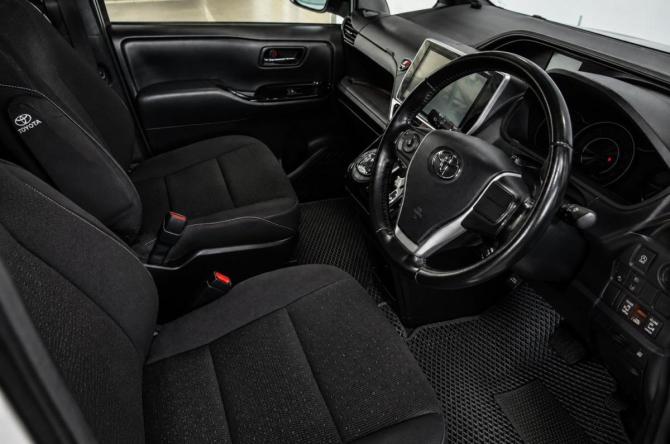 Toyota Voxy III (R80) с пробегом 2018 года, цена 2 279 000 рублей, 116000 км, минивэн, Автокод Объявления